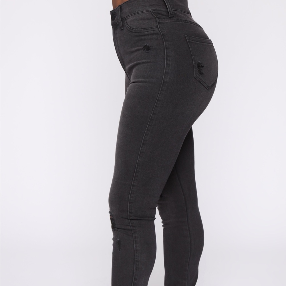 Distressed jeans - Picture 2 of 8